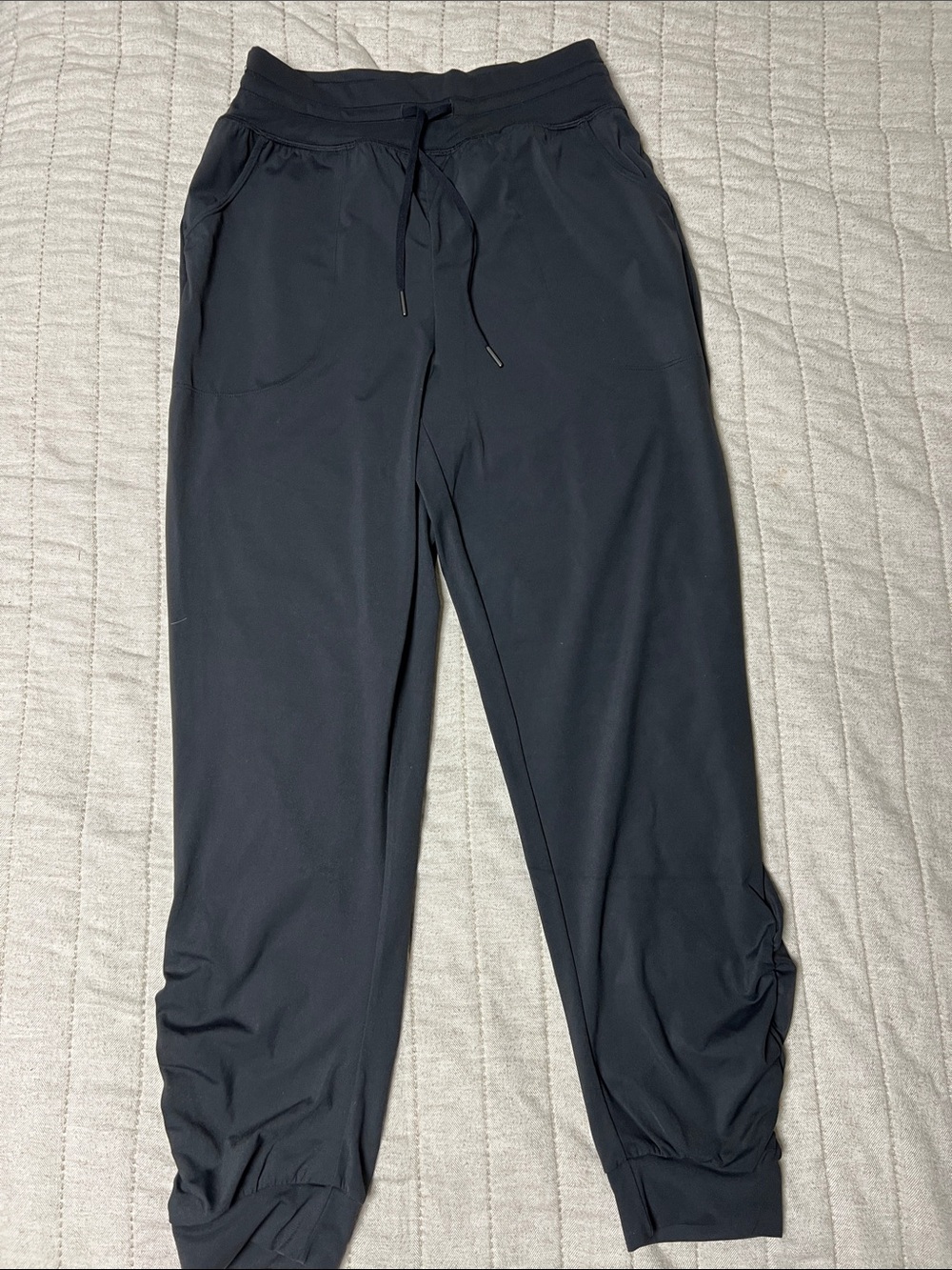HALARA Women’s Jogger Pants in Black  with Drawstring